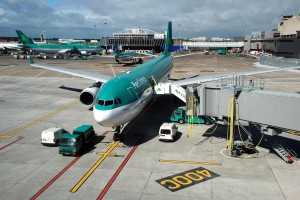 Dublin Airport - Samolot Aer Lingus na płycie lotniska Dublin Airport